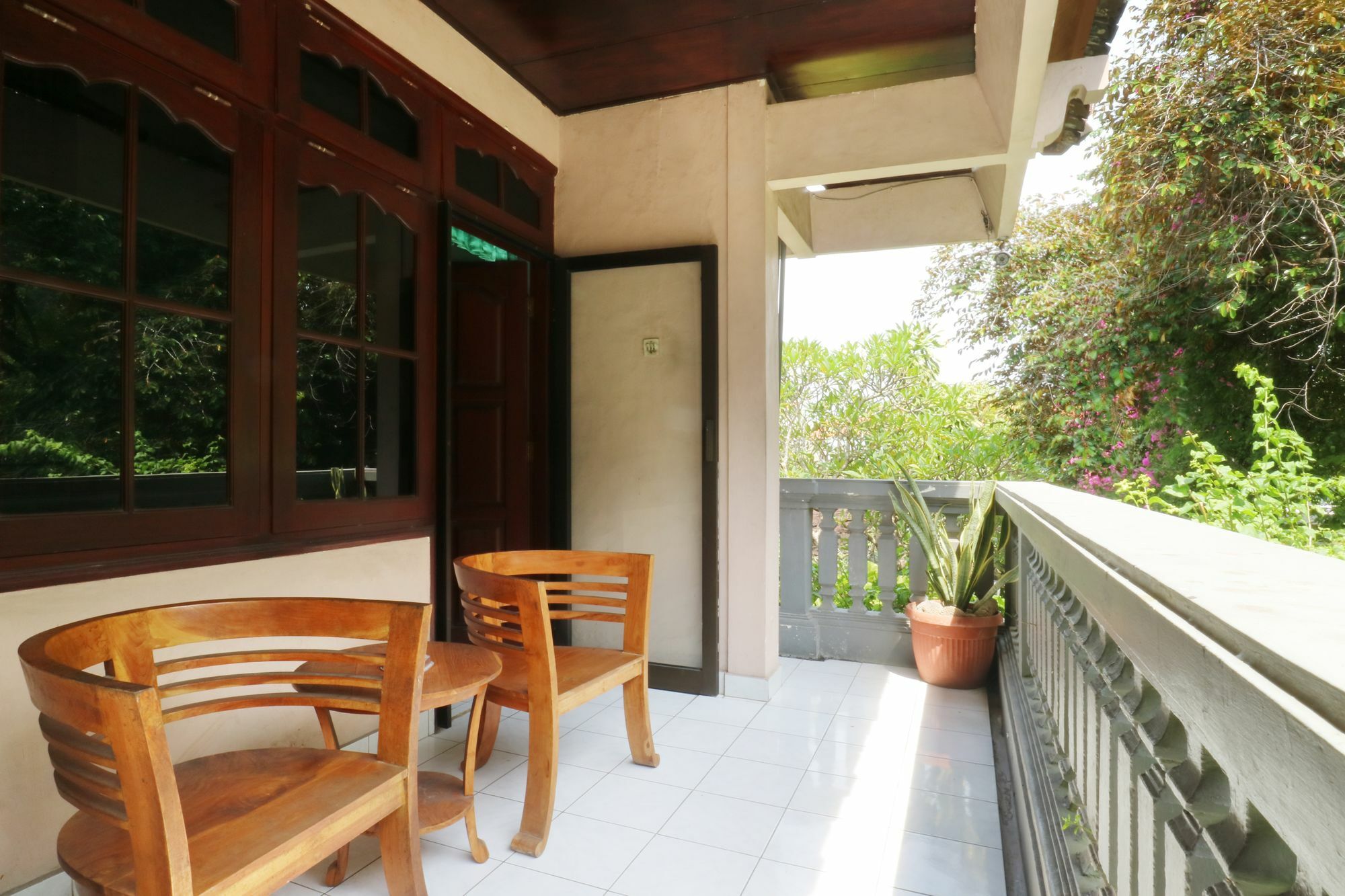 Mustika Inn Kuta Lombok Buitenkant foto